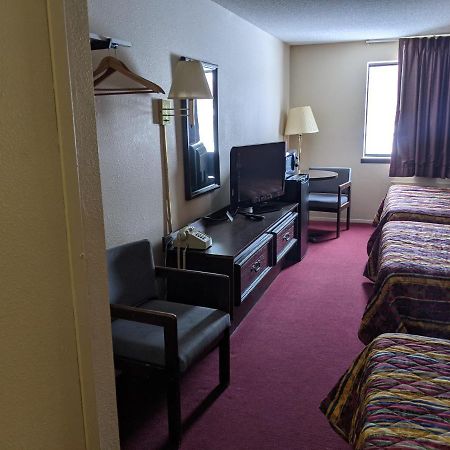 Super 8 By Wyndham שלביוויל מראה חיצוני תמונה
