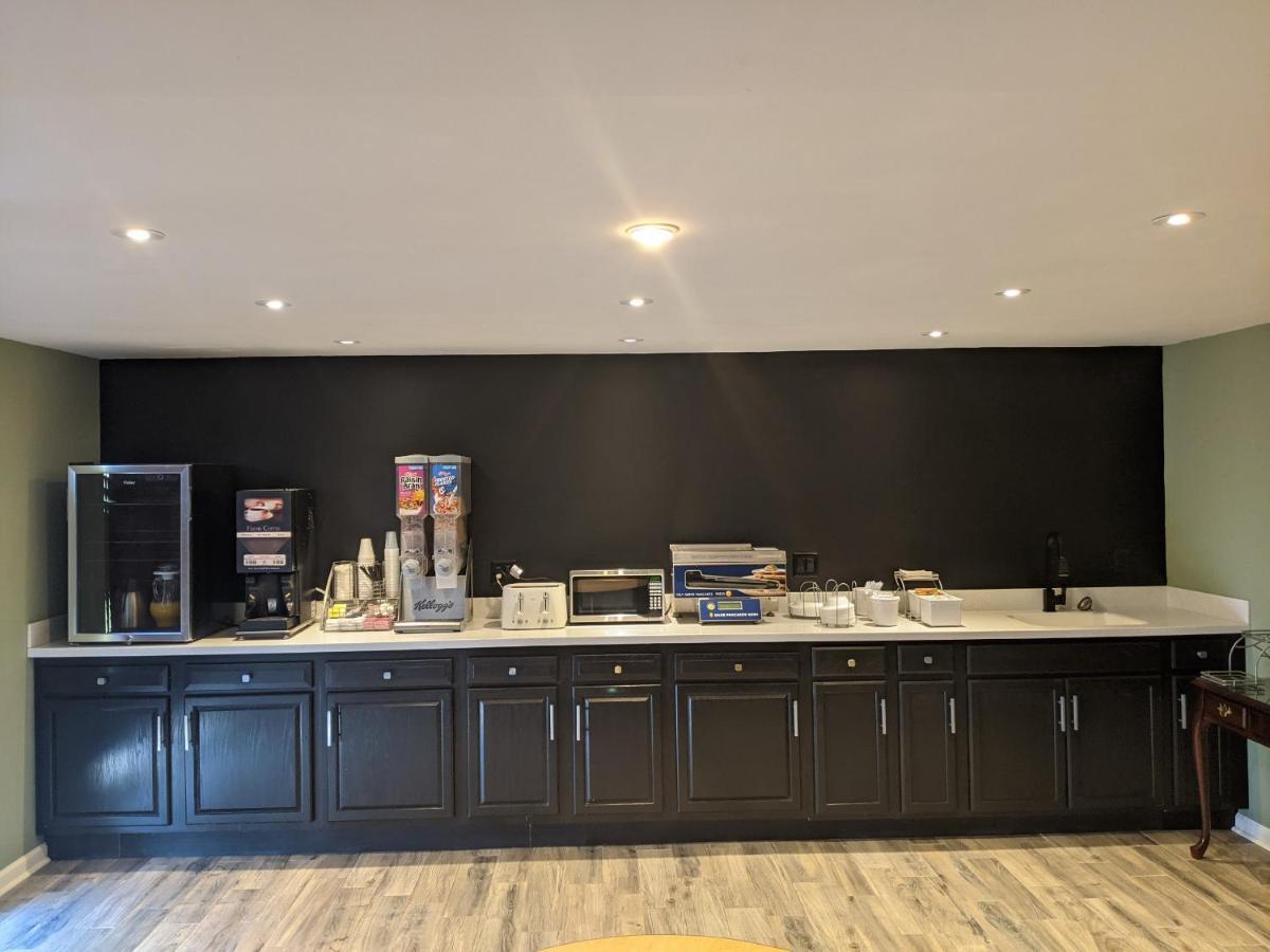 Super 8 By Wyndham שלביוויל מראה חיצוני תמונה